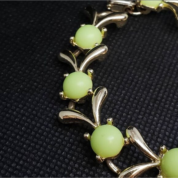 VINTAGE Goldtone Link Bracelet Resin Cabochons - Picture 3 of 5